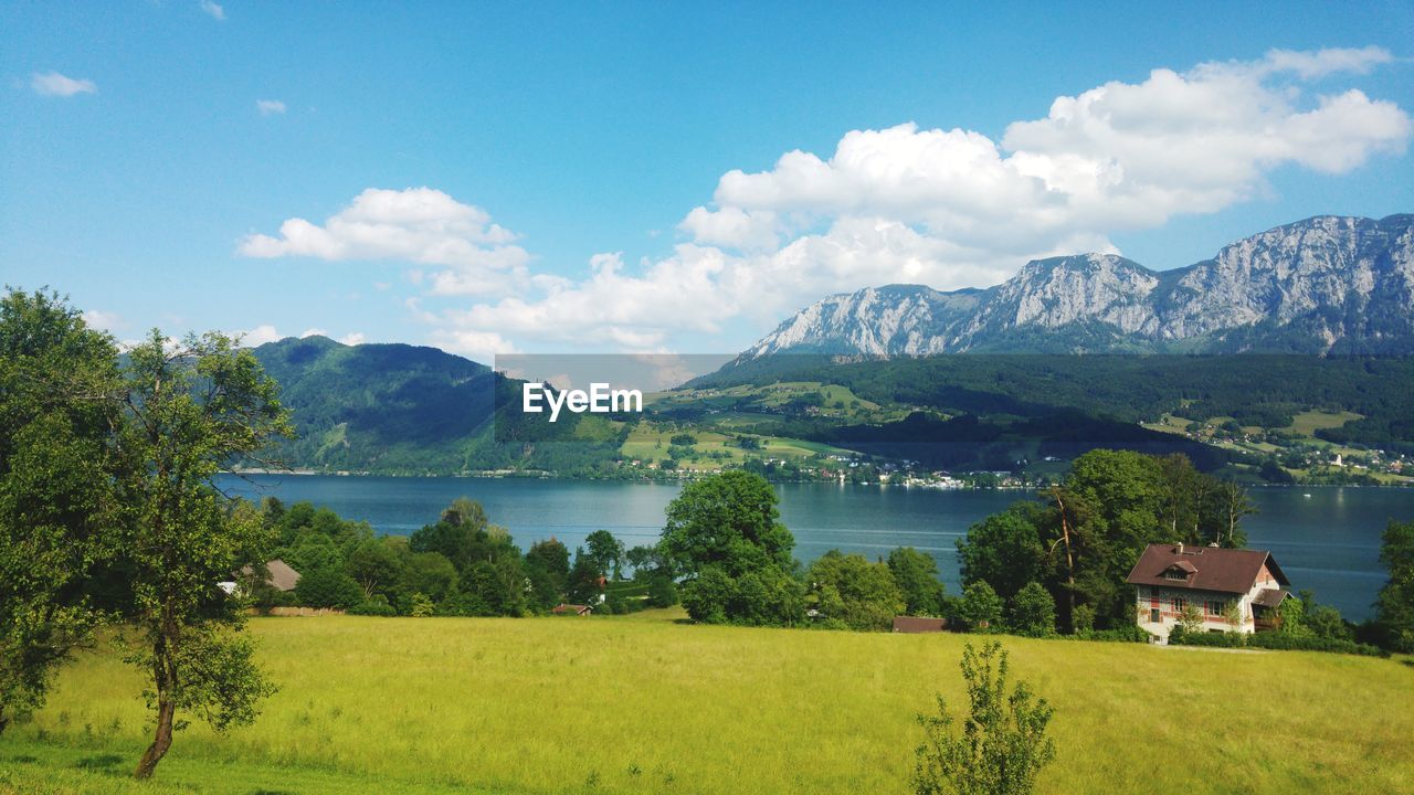 SCENIC VIEW OF LANDSCAPE AGAINST MOUNTAINS