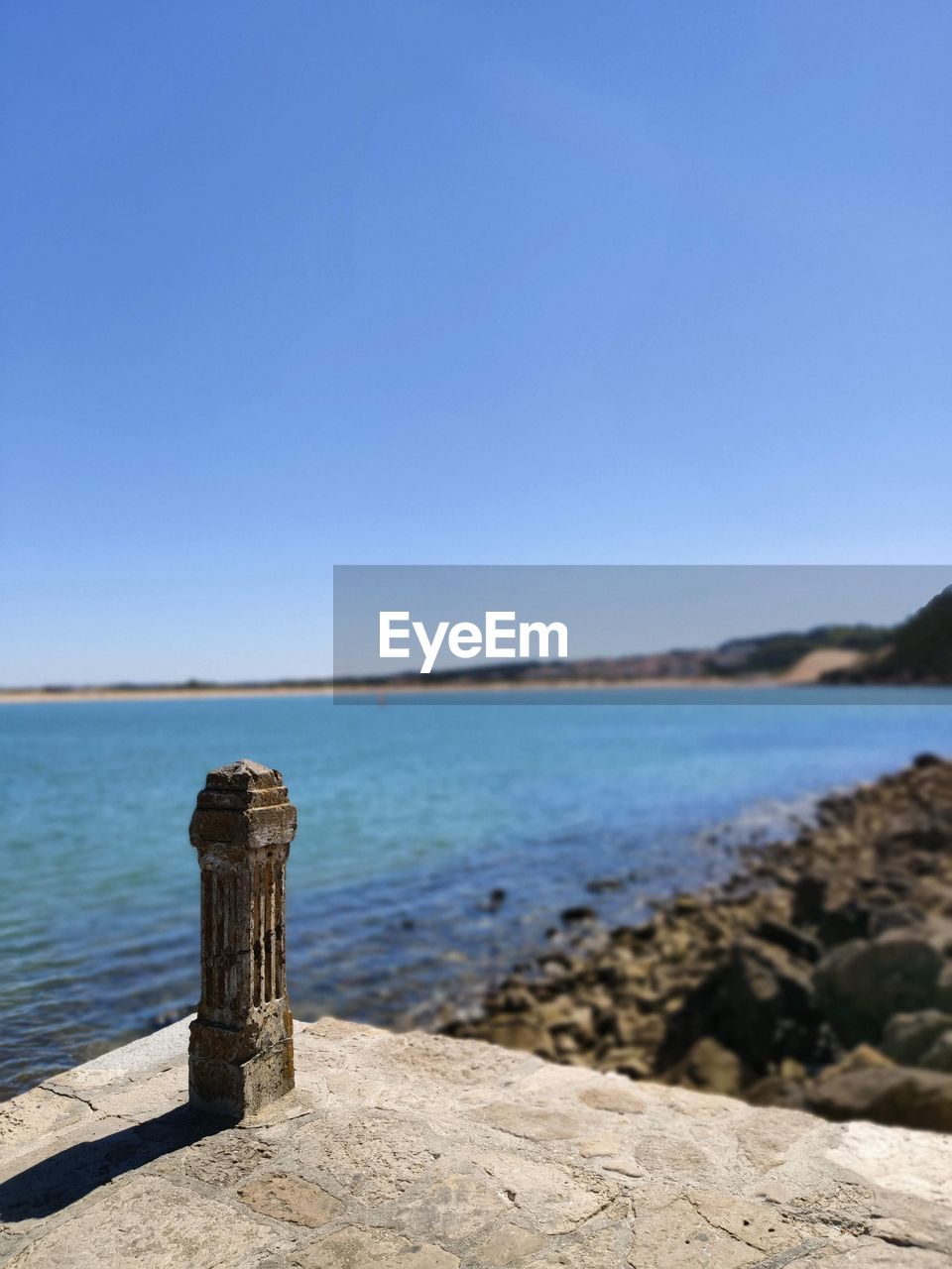 SCENIC VIEW OF BEACH AGAINST CLEAR BLUE SKY