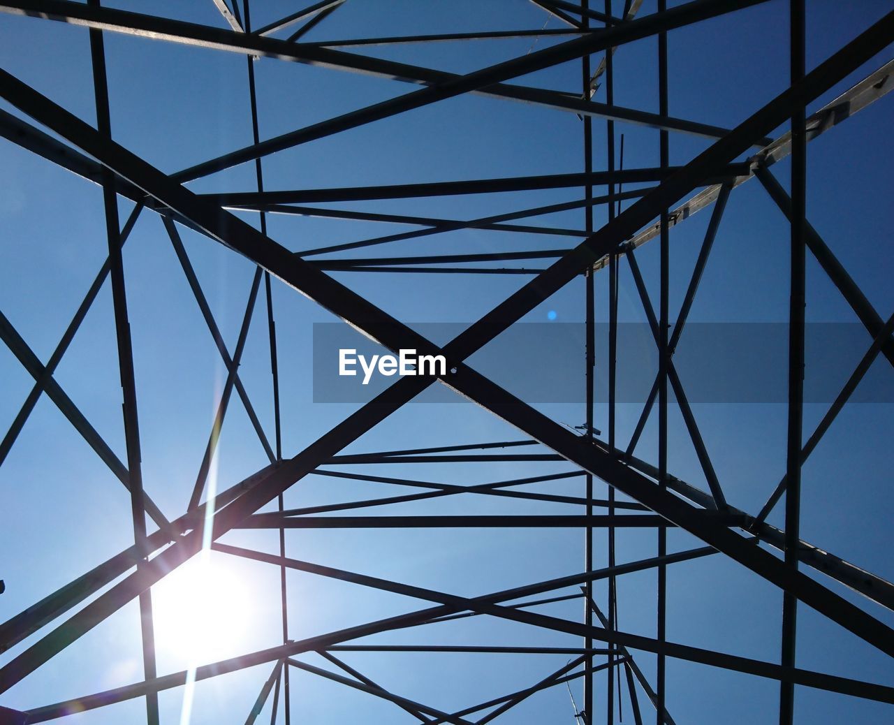 FULL FRAME SHOT OF ELECTRICITY PYLON AGAINST SKY