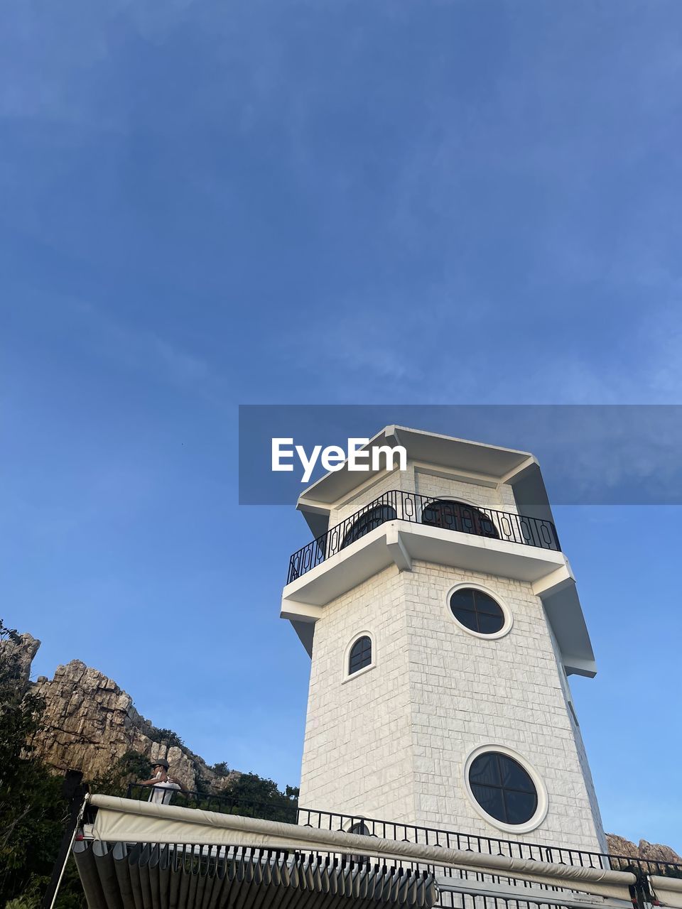 sky, architecture, building exterior, blue, built structure, low angle view, nature, city, building, day, landmark, clear sky, no people, outdoors, cloud, tower, sunny, copy space, sunlight