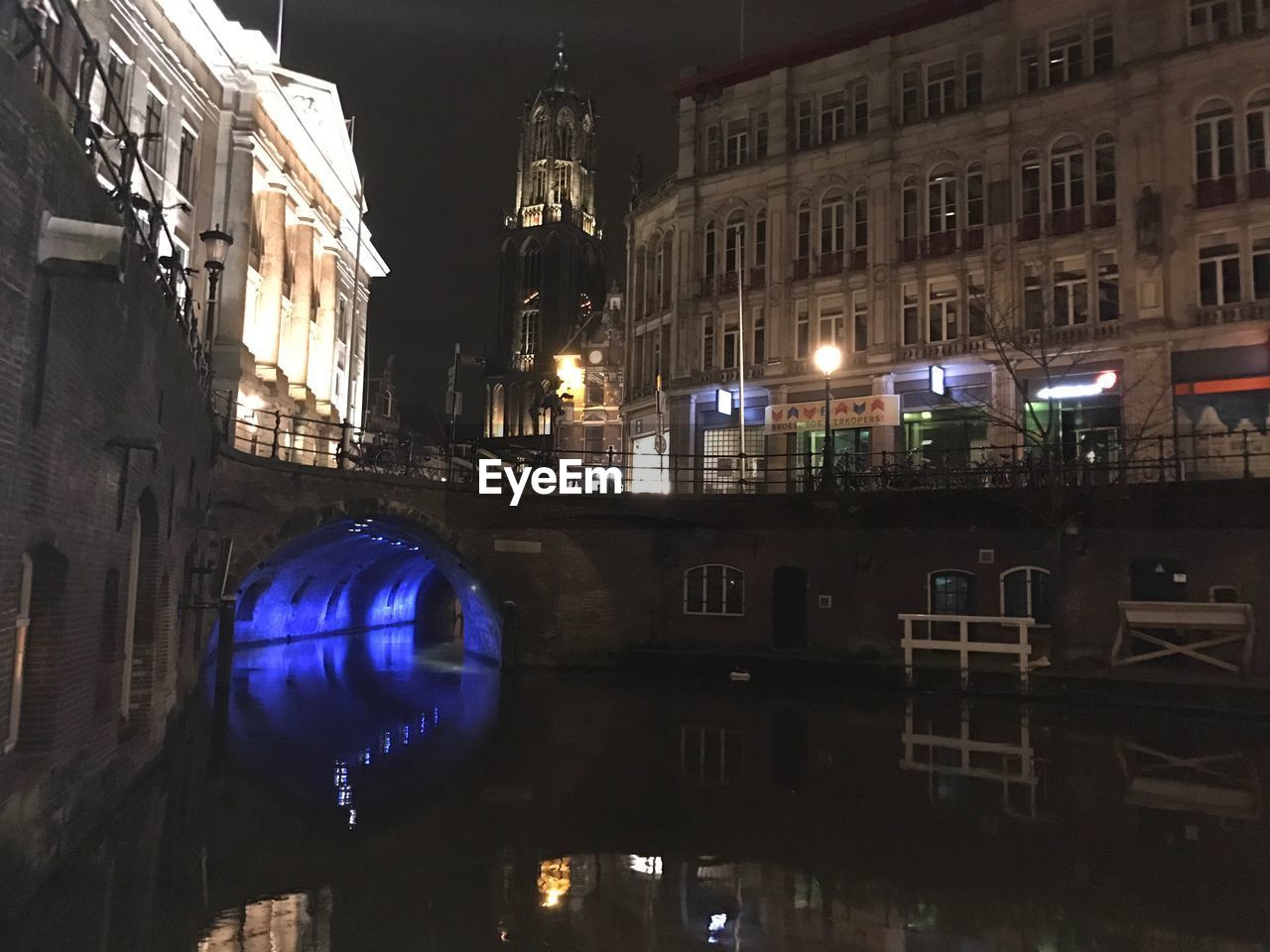 ILLUMINATED BUILDINGS IN CITY AT NIGHT