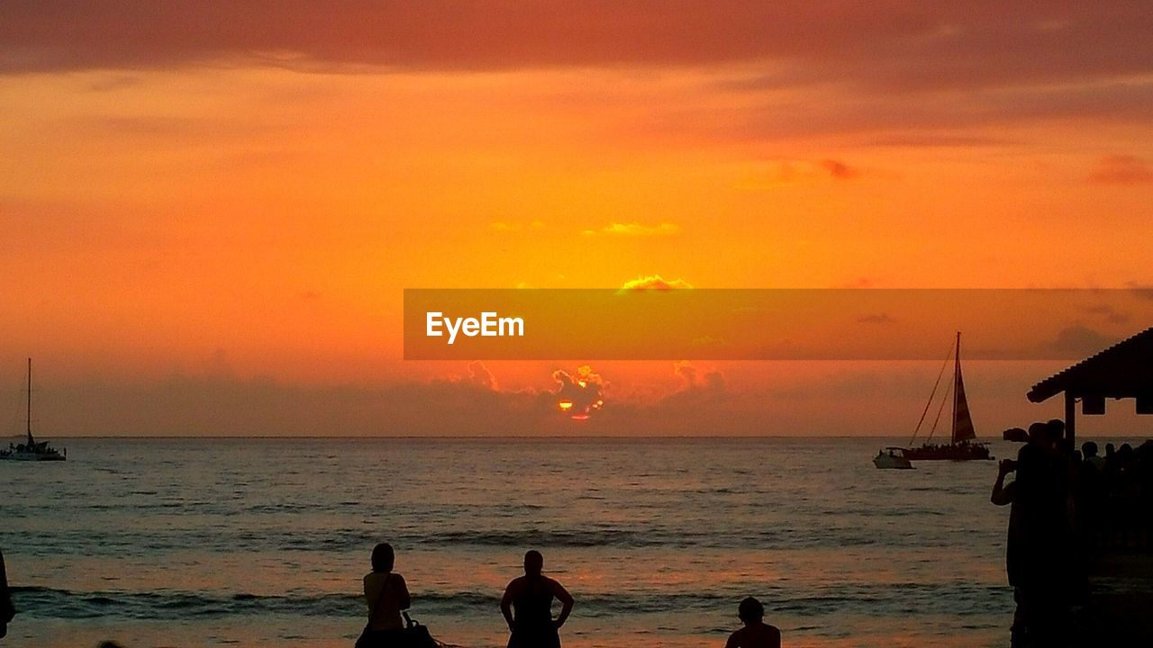 VIEW OF SEA AT SUNSET