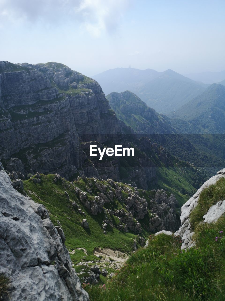 SCENIC VIEW OF LANDSCAPE AND MOUNTAINS AGAINST SKY