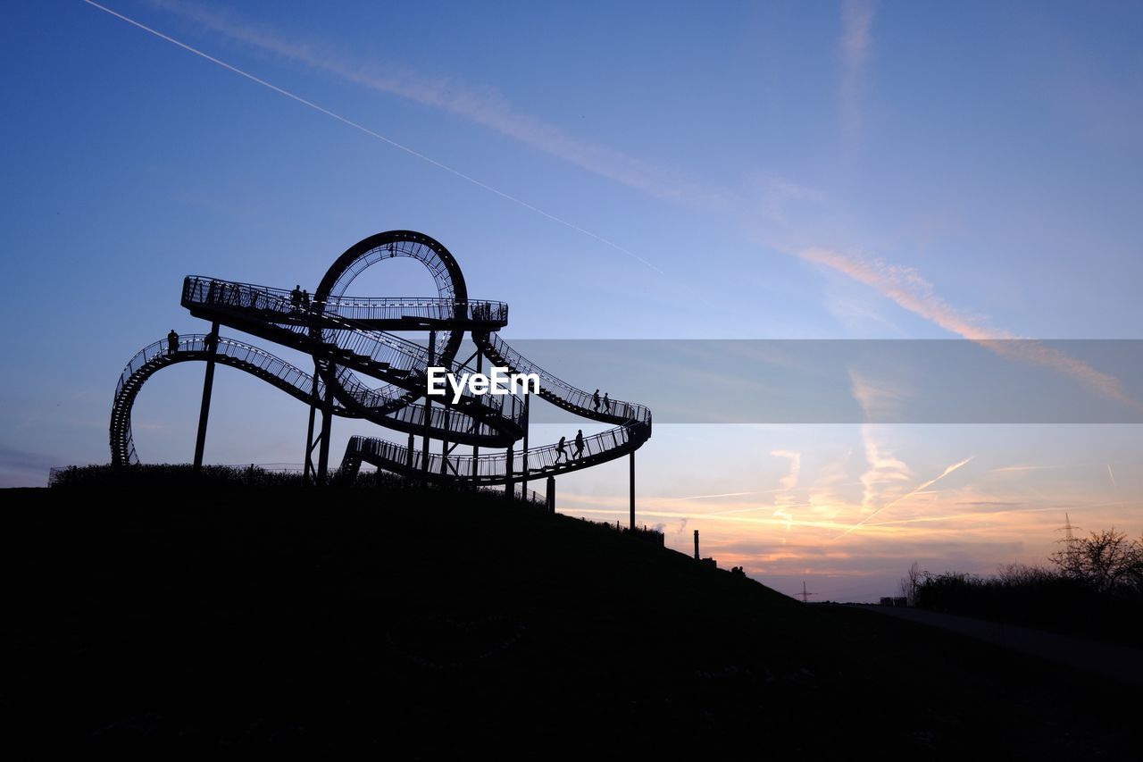 LOW ANGLE VIEW OF SILHOUETTE FERRIS WHEEL AGAINST SKY