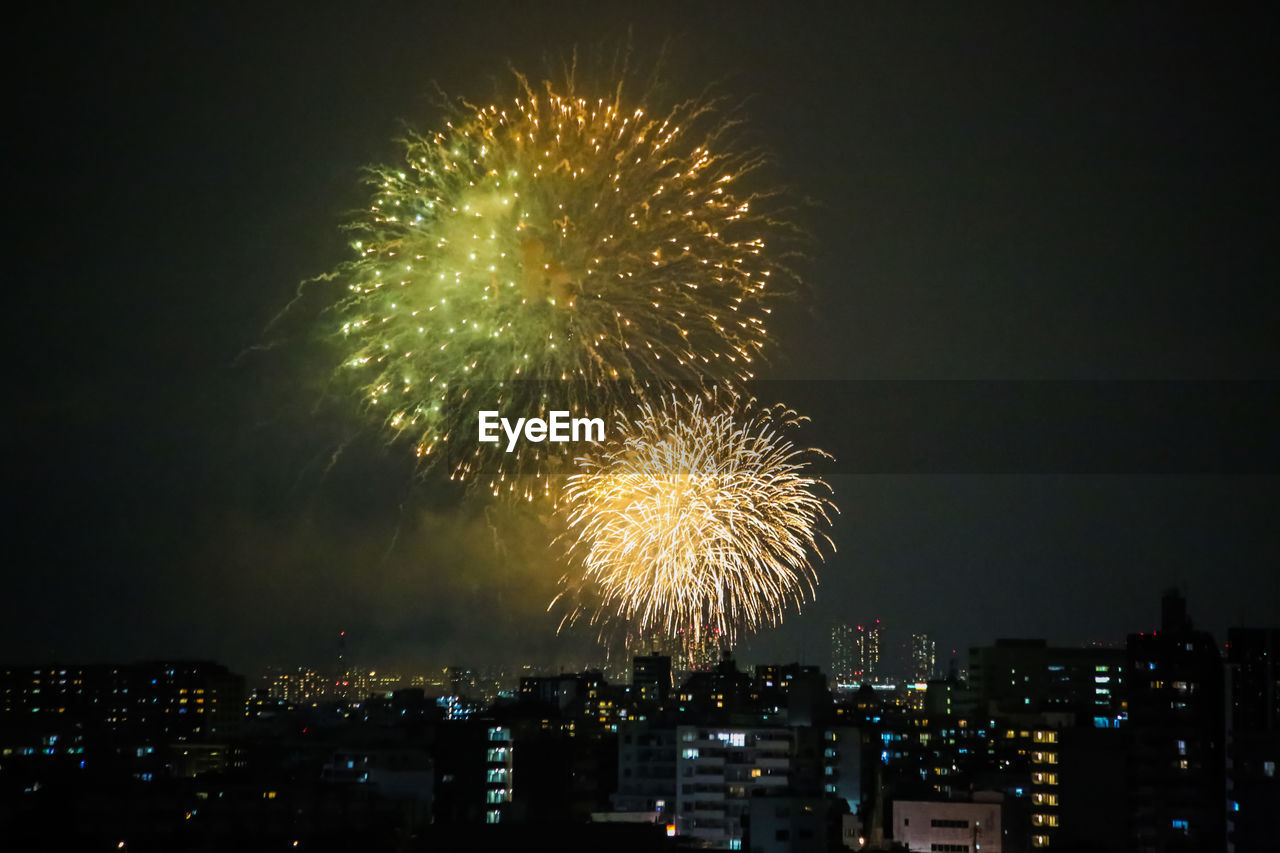 LOW ANGLE VIEW OF FIREWORKS AGAINST SKY AT NIGHT