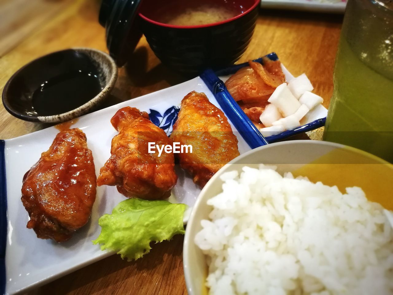 CLOSE-UP OF FOOD ON TABLE