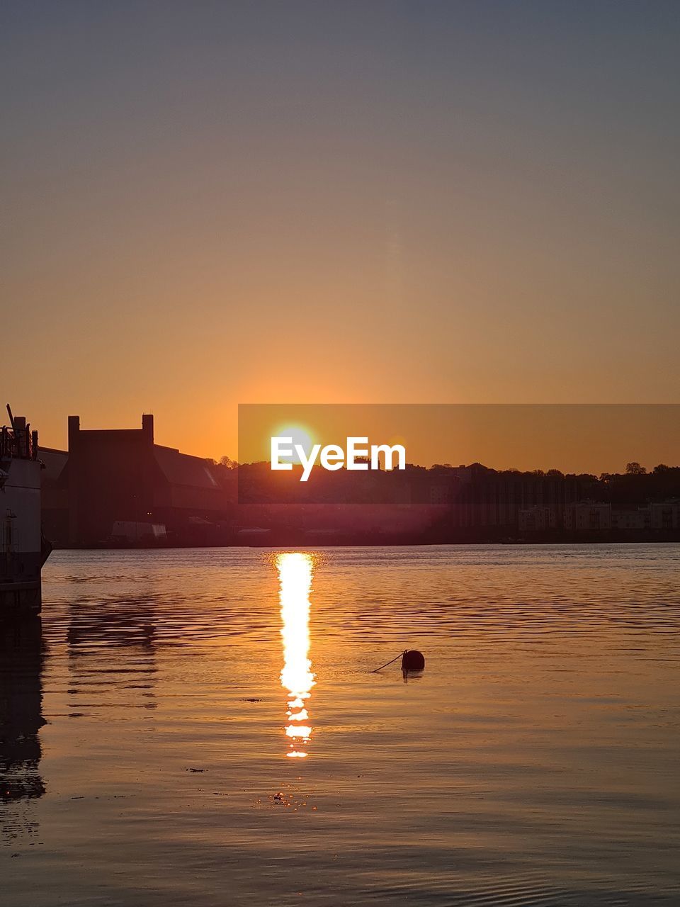 VIEW OF SEA AGAINST SKY DURING SUNSET