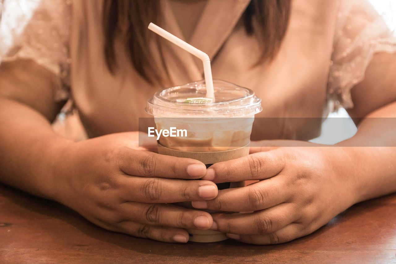 CLOSE-UP OF WOMAN DRINKING GLASS OF A DRINK