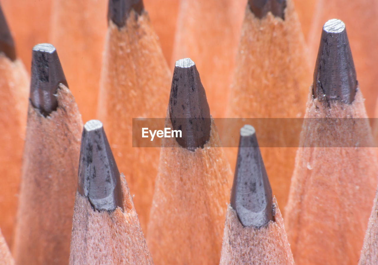 FULL FRAME SHOT OF PENCIL WITH WOOD