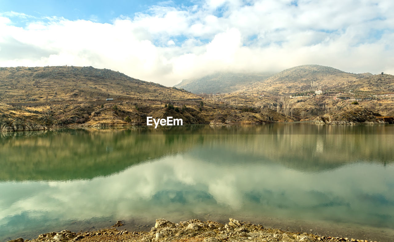 Panoramic view of lake and mountains against sky