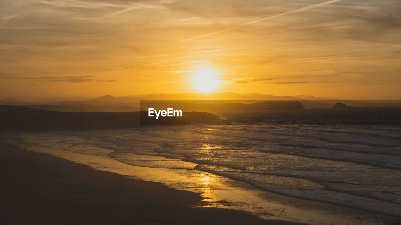 Beautiful sunset with the sun setting over the sea