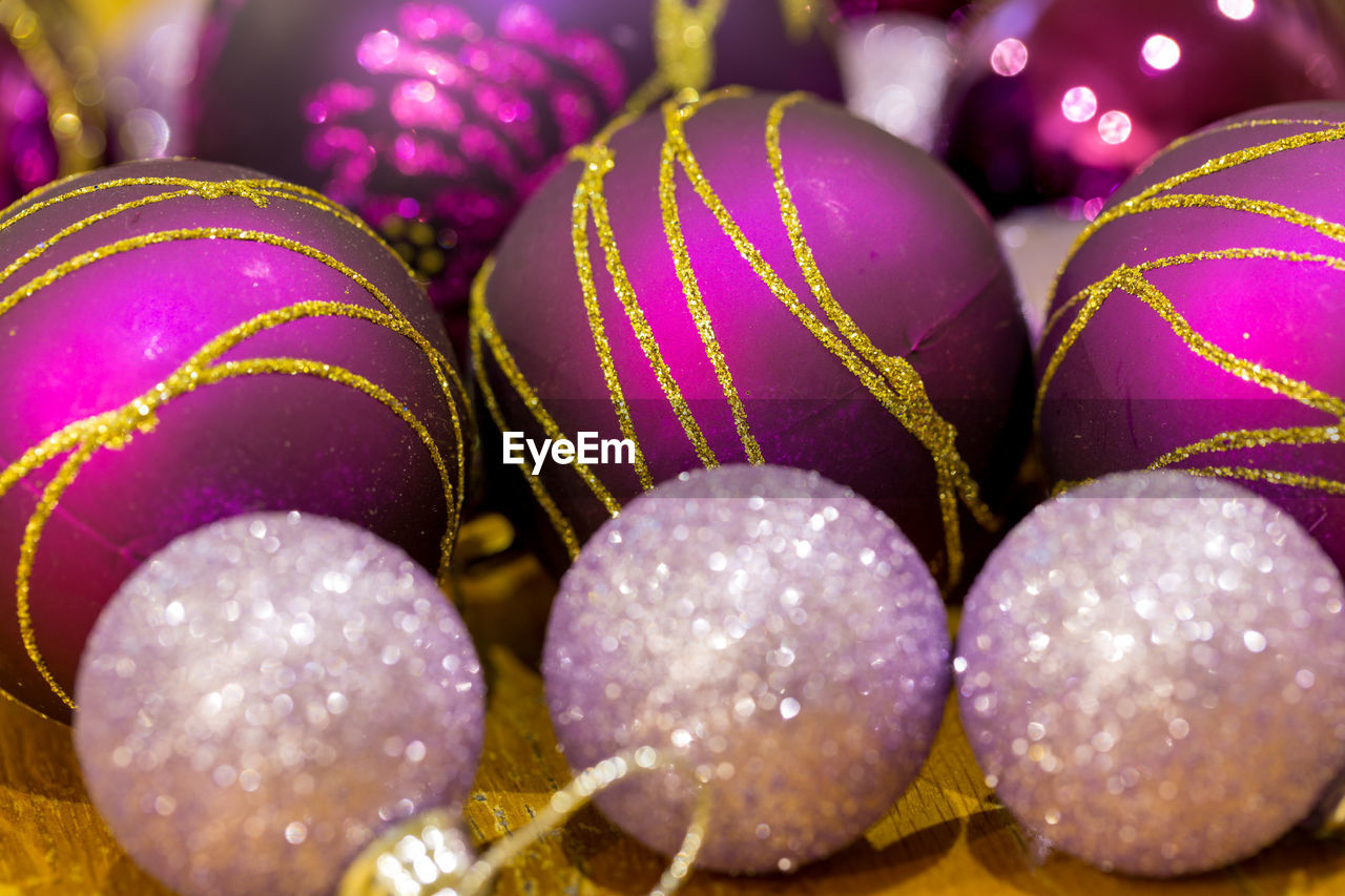 CLOSE-UP OF MULTI COLORED CHRISTMAS LIGHTS