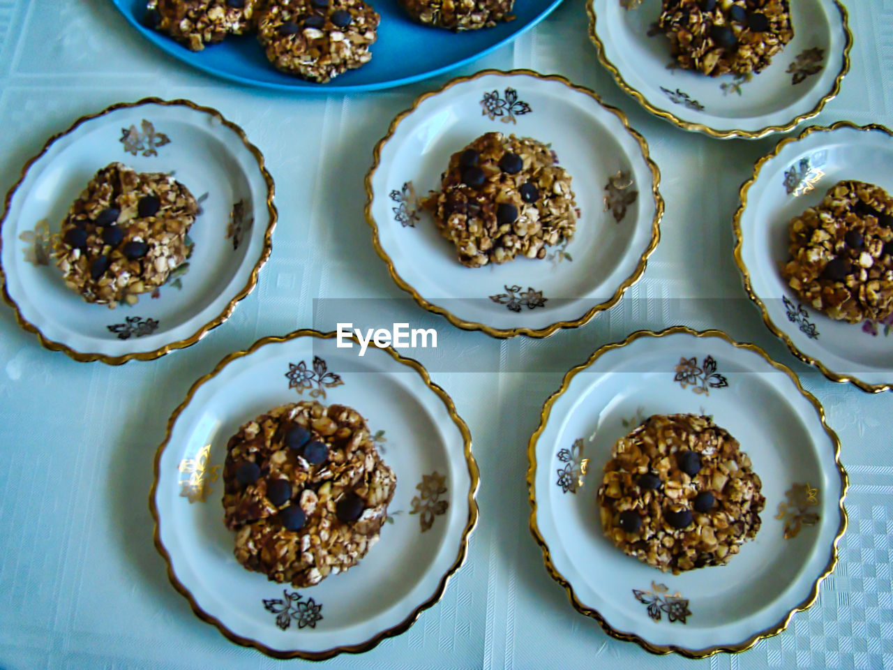 HIGH ANGLE VIEW OF BREAKFAST IN PLATE ON TABLE