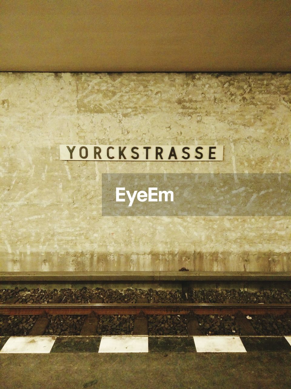 Text on wall at berlin yorckstrasse station