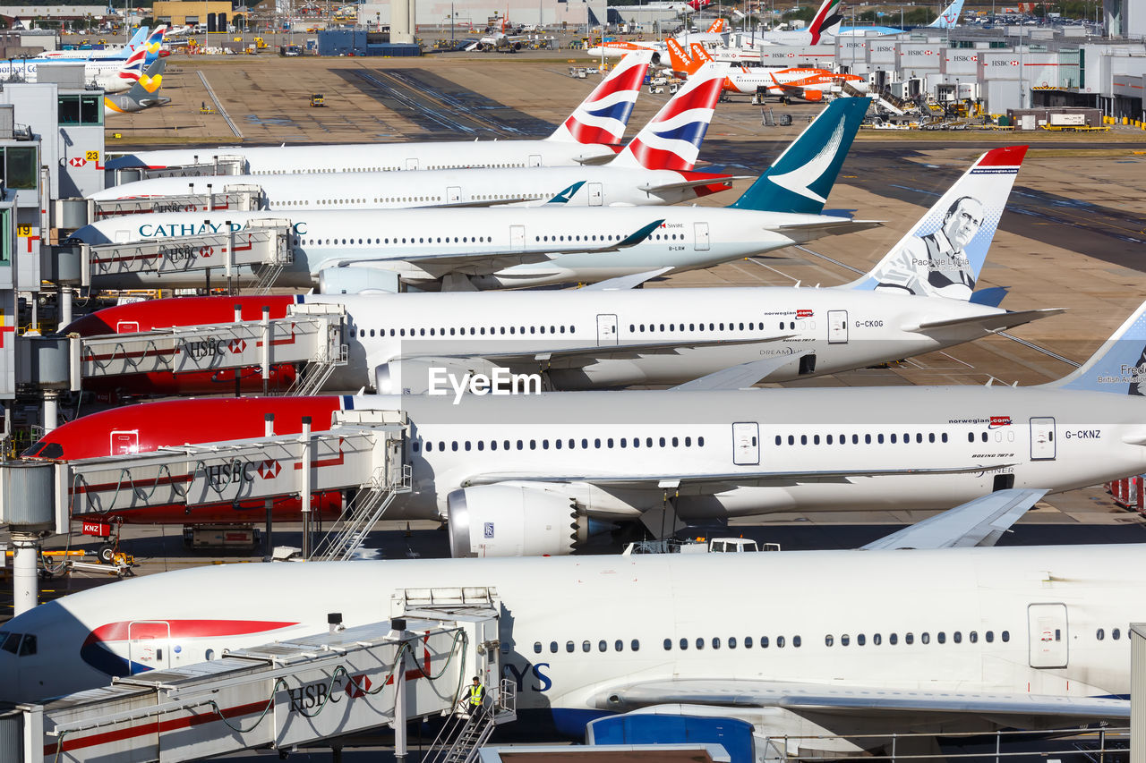 HIGH ANGLE VIEW OF AIRPLANE MOORED AT AIRPORT