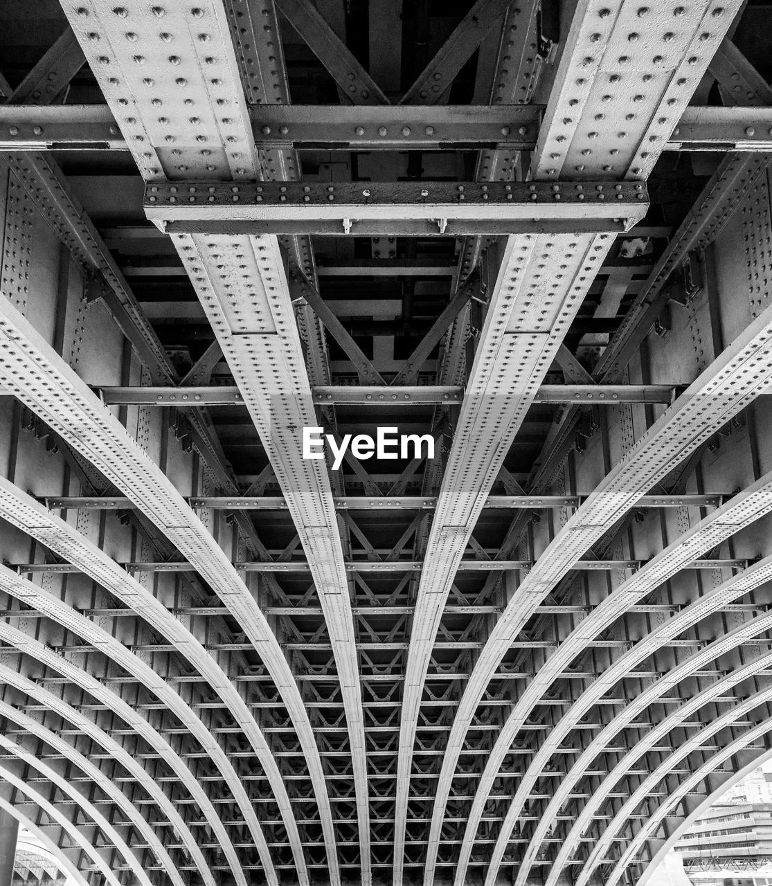 LOW ANGLE VIEW OF BRIDGE IN CEILING