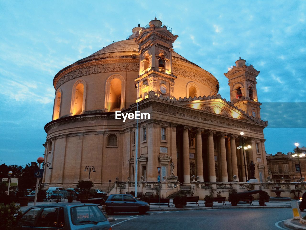 LOW ANGLE VIEW OF HISTORICAL BUILDING AGAINST SKY