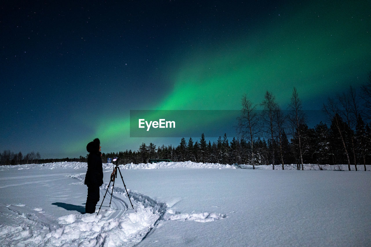 Women photographing the northern lights in lapland