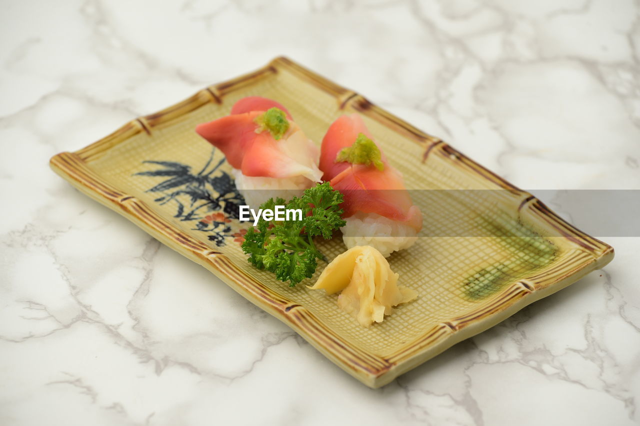 HIGH ANGLE VIEW OF VARIOUS FRUITS ON PLATE