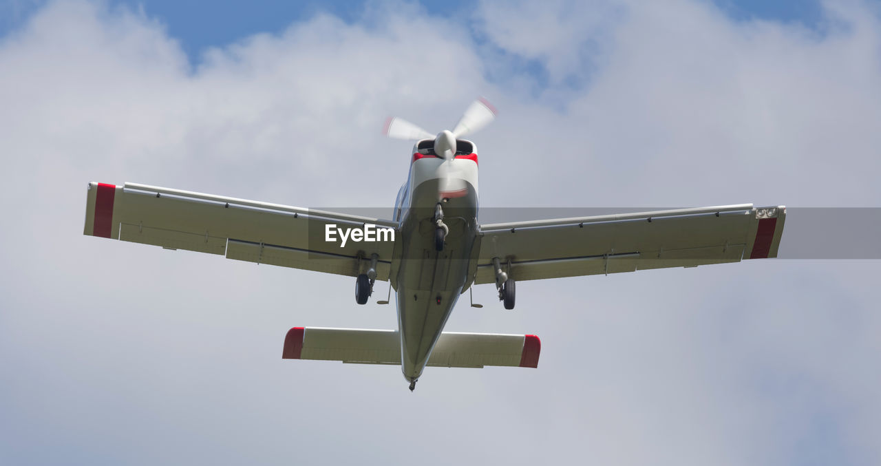 LOW ANGLE VIEW OF AIRPLANE IN SKY