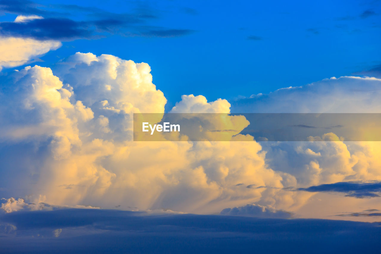 LOW ANGLE VIEW OF CLOUDY SKY