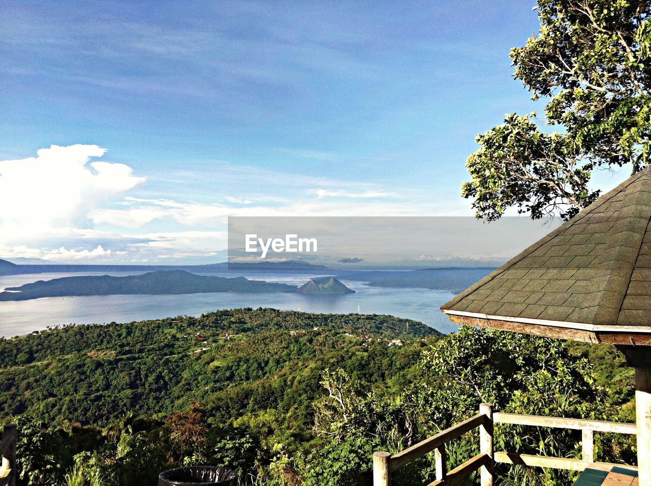 Panoramic view of an isle