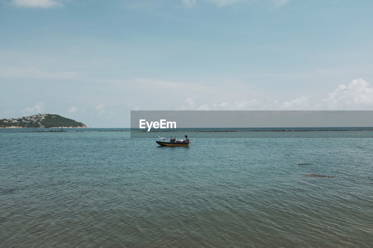 BOATS SAILING ON SEA AGAINST SKY