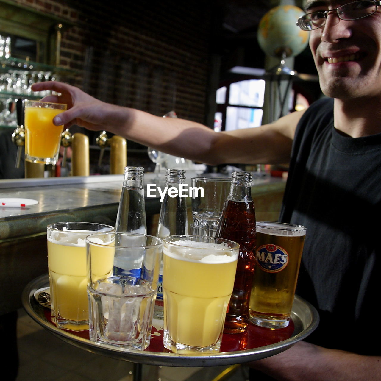 MIDSECTION OF WOMAN WORKING AT BAR