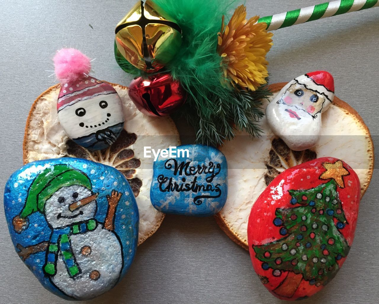 CLOSE-UP OF CHRISTMAS DECORATIONS ON TABLE