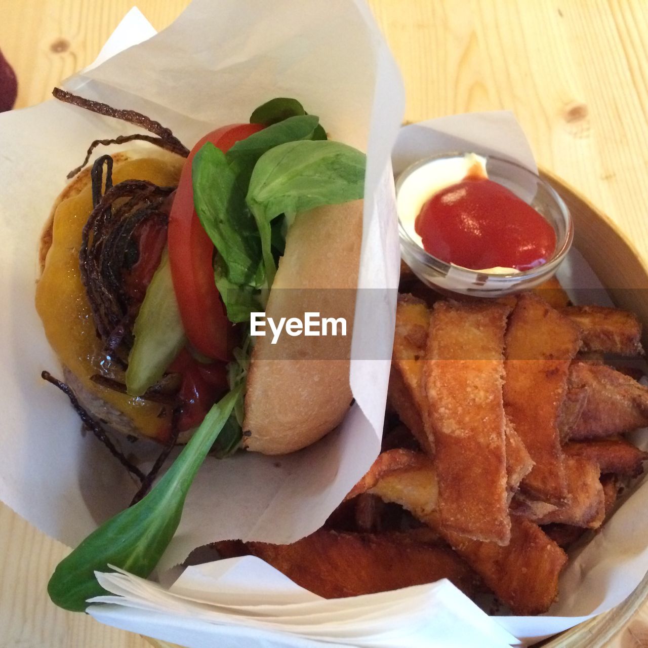 CLOSE-UP OF SERVED FOOD IN PLATE