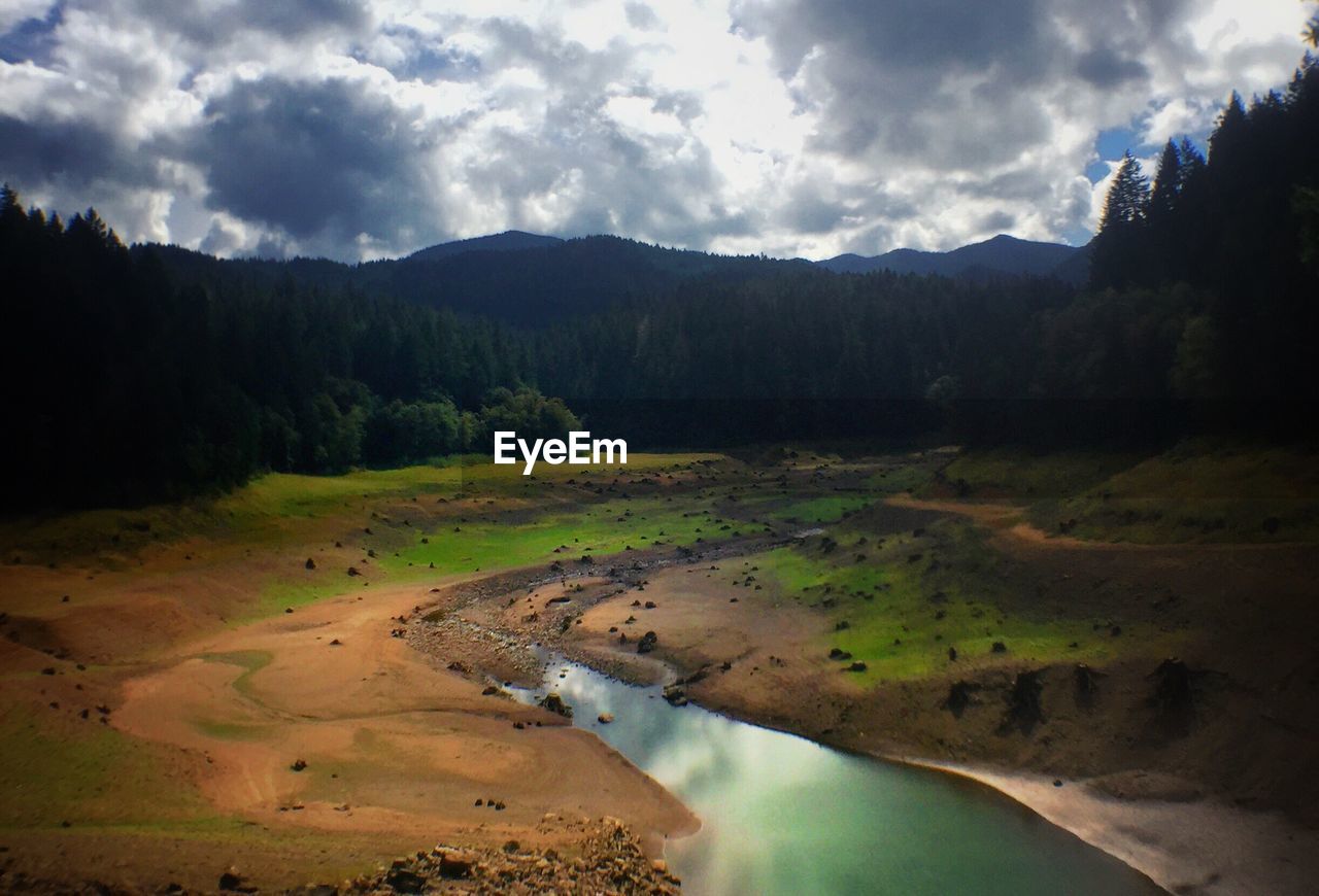 SCENIC VIEW OF RIVER AGAINST CLOUDY SKY