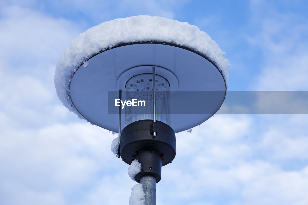 LOW ANGLE VIEW OF COMMUNICATION TOWER AGAINST SKY