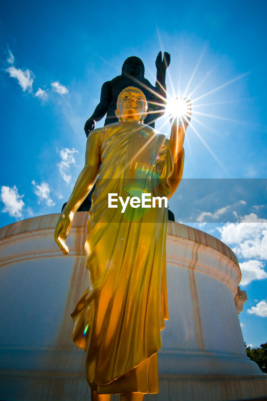 LOW ANGLE VIEW OF STATUES AGAINST SKY