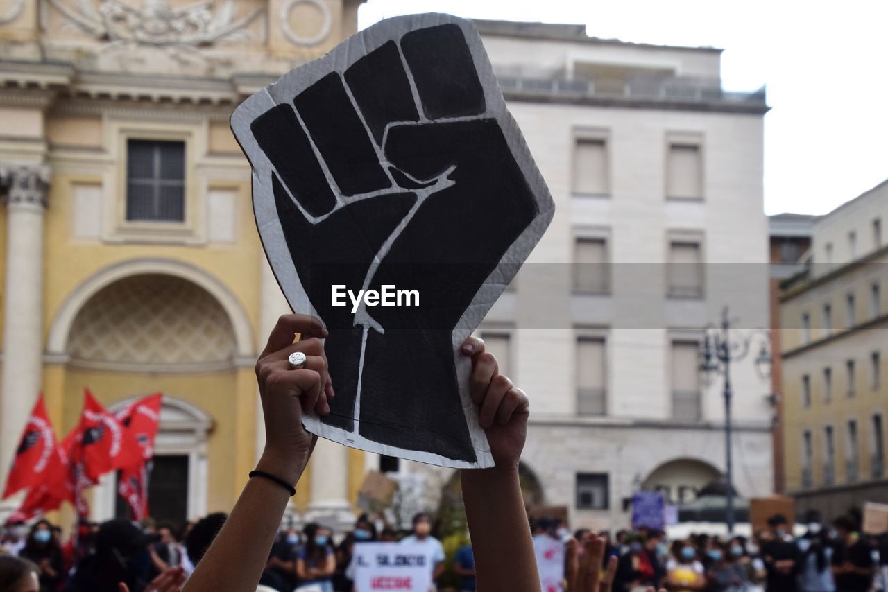 GROUP OF PEOPLE IN FRONT OF OFFICE BUILDING