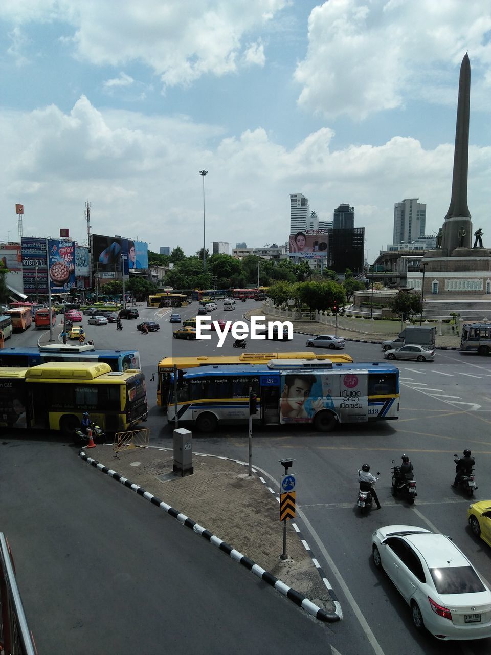 VEHICLES ON CITY STREET AGAINST SKY