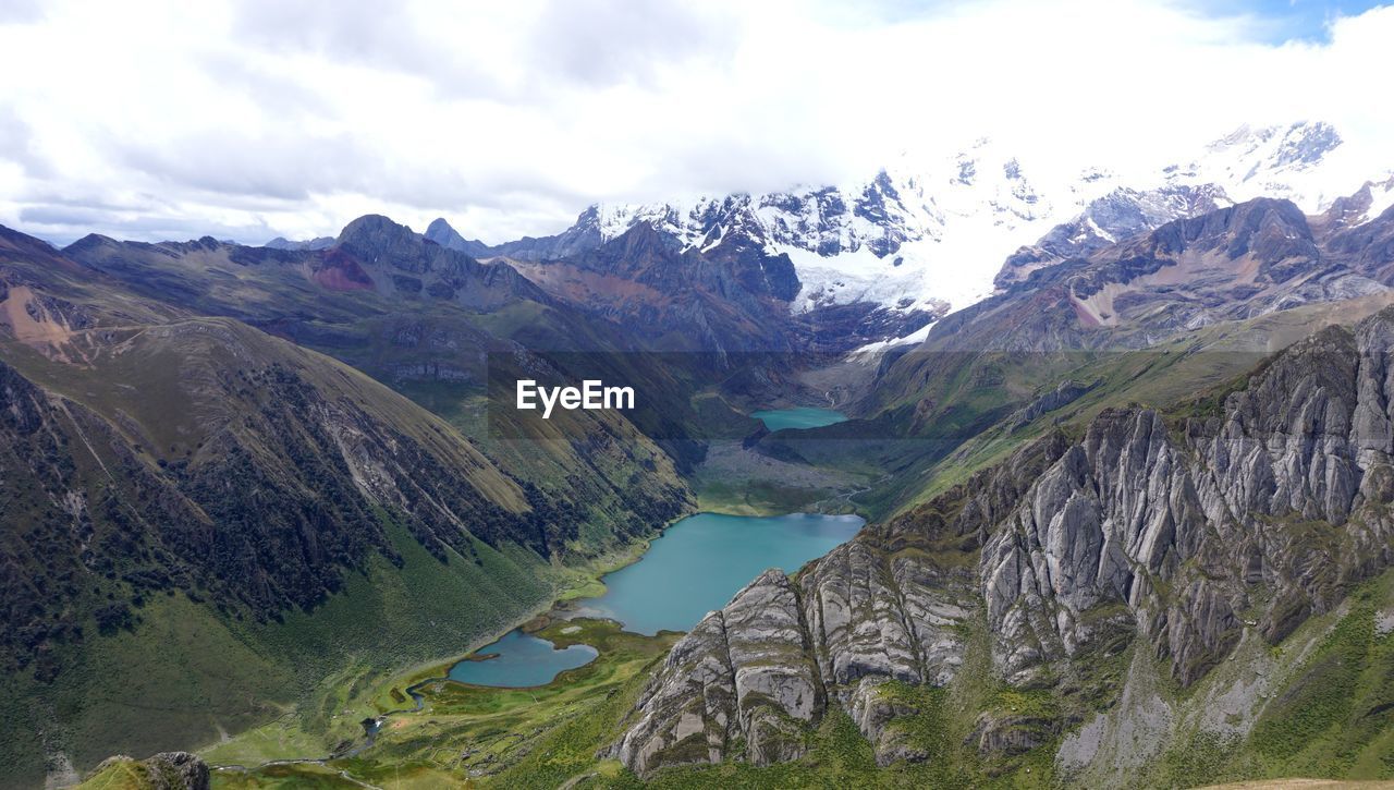 SCENIC VIEW OF MOUNTAIN RANGE AGAINST CLOUDY SKY