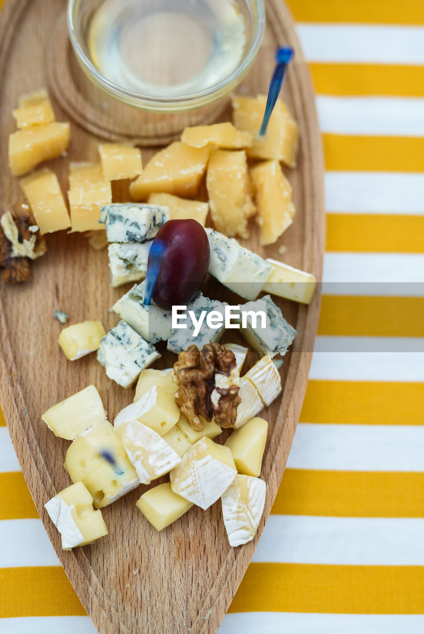 HIGH ANGLE VIEW OF FRUITS IN CONTAINER ON TABLE