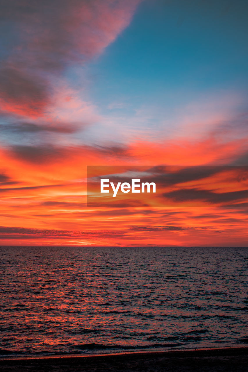 SCENIC VIEW OF SEA AGAINST DRAMATIC SKY