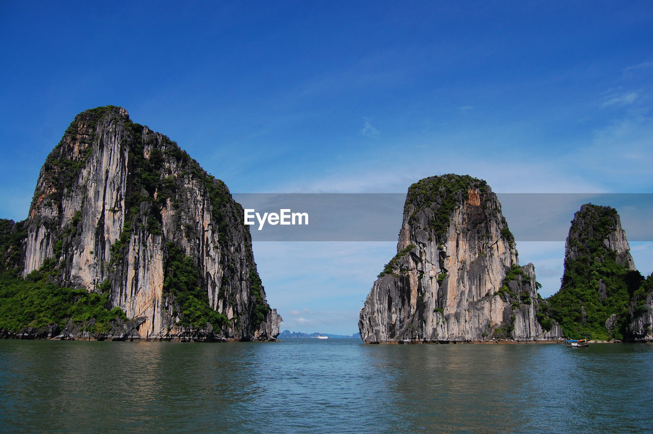 PANORAMIC VIEW OF ROCK FORMATION IN SEA AGAINST SKY