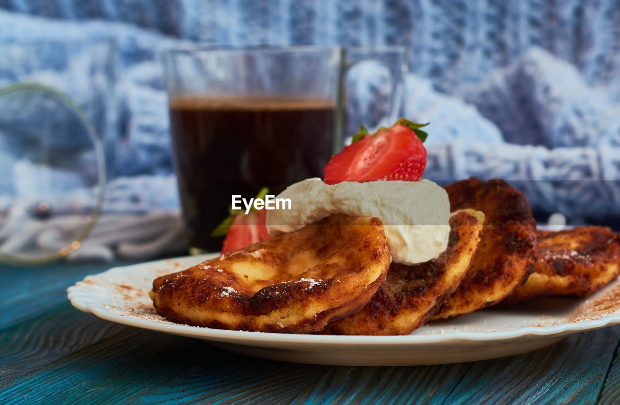 CLOSE-UP OF BREAKFAST SERVED IN PLATE