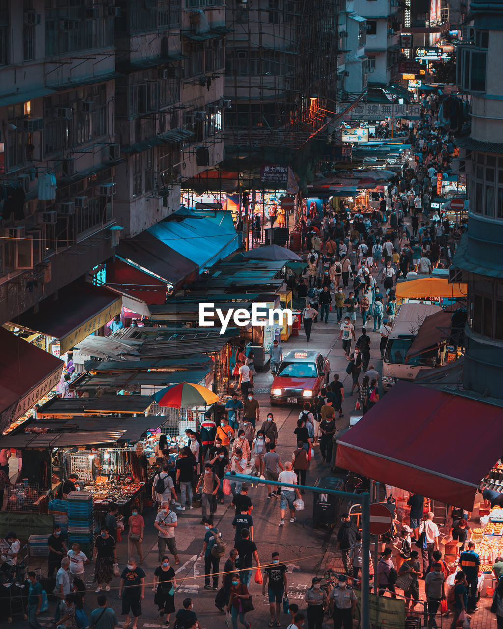 Sham shui po night market during rush hours.