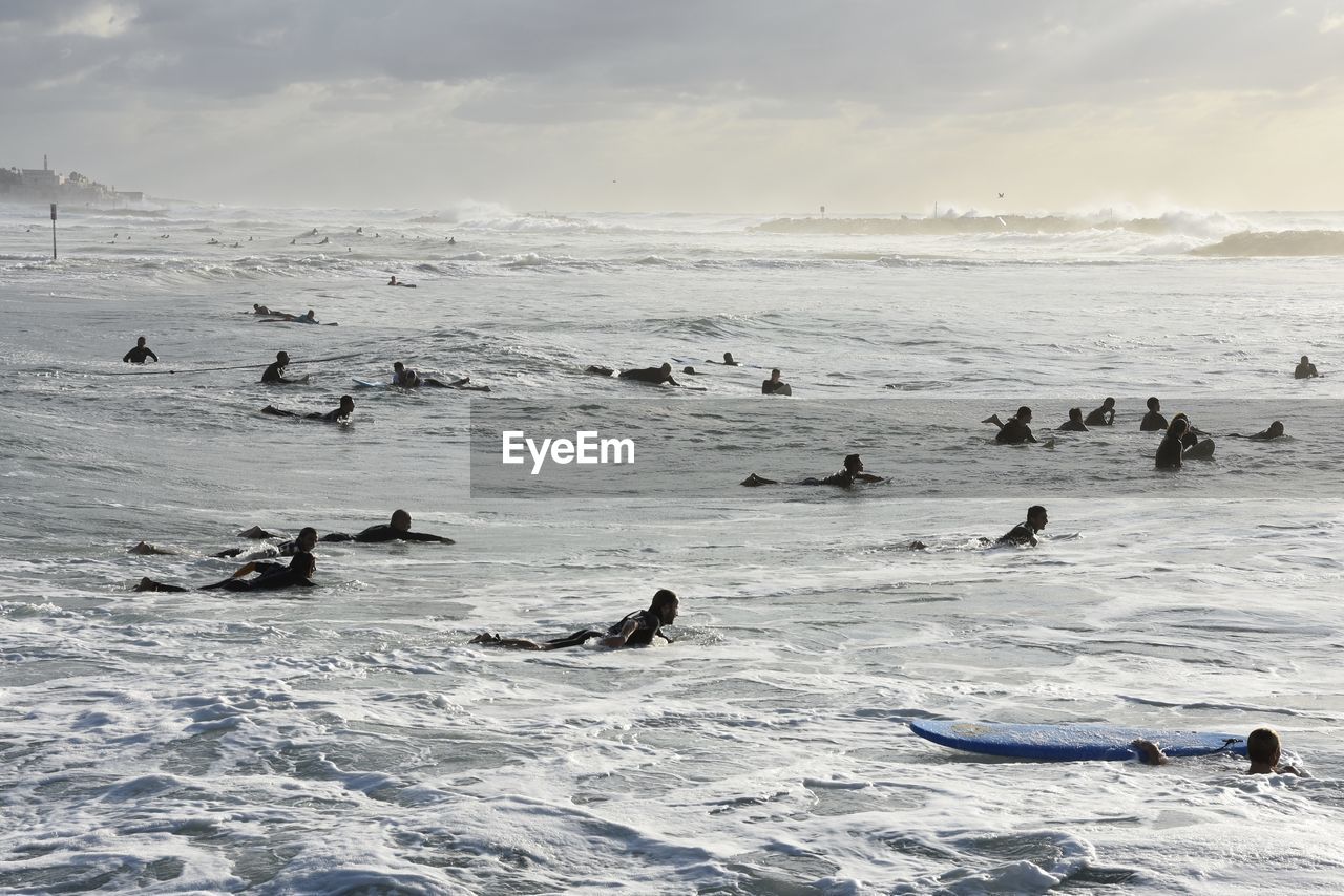 Moving to the waves 