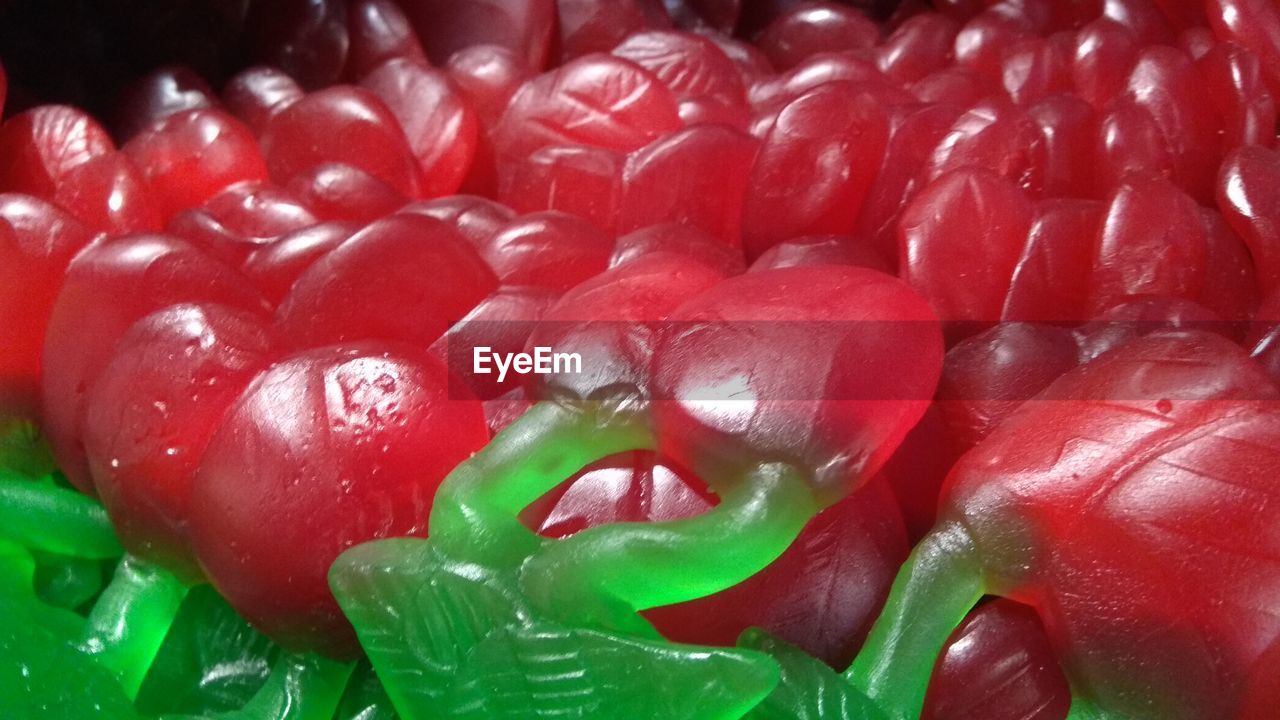 FULL FRAME SHOT OF FRUITS