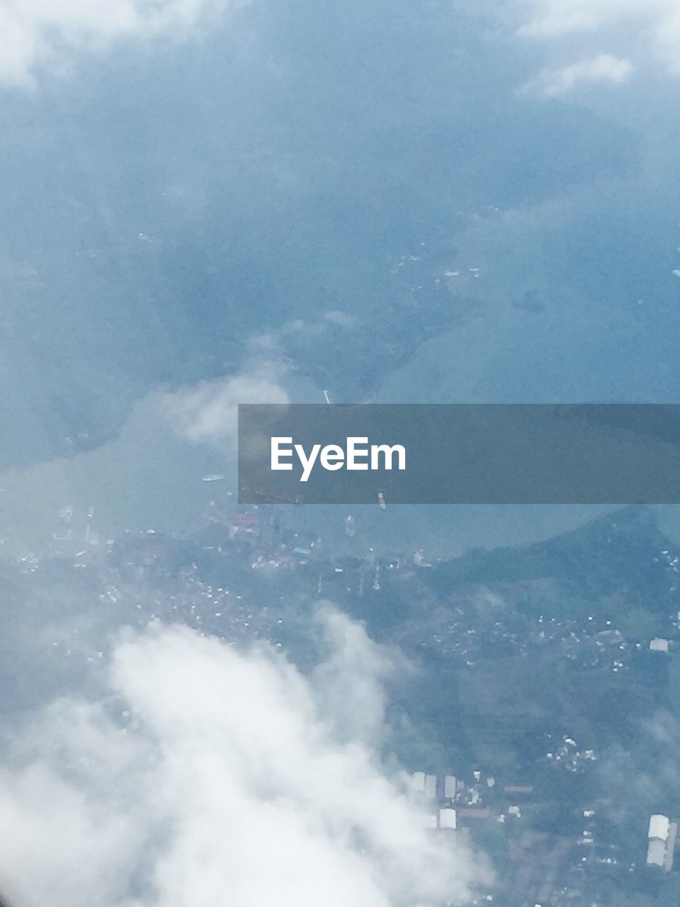 AERIAL VIEW OF MOUNTAIN LANDSCAPE