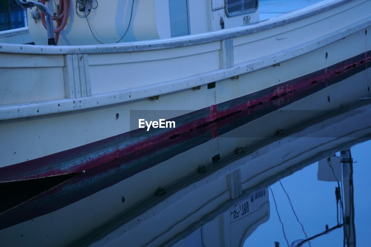 CLOSE UP OF BOAT IN WATER