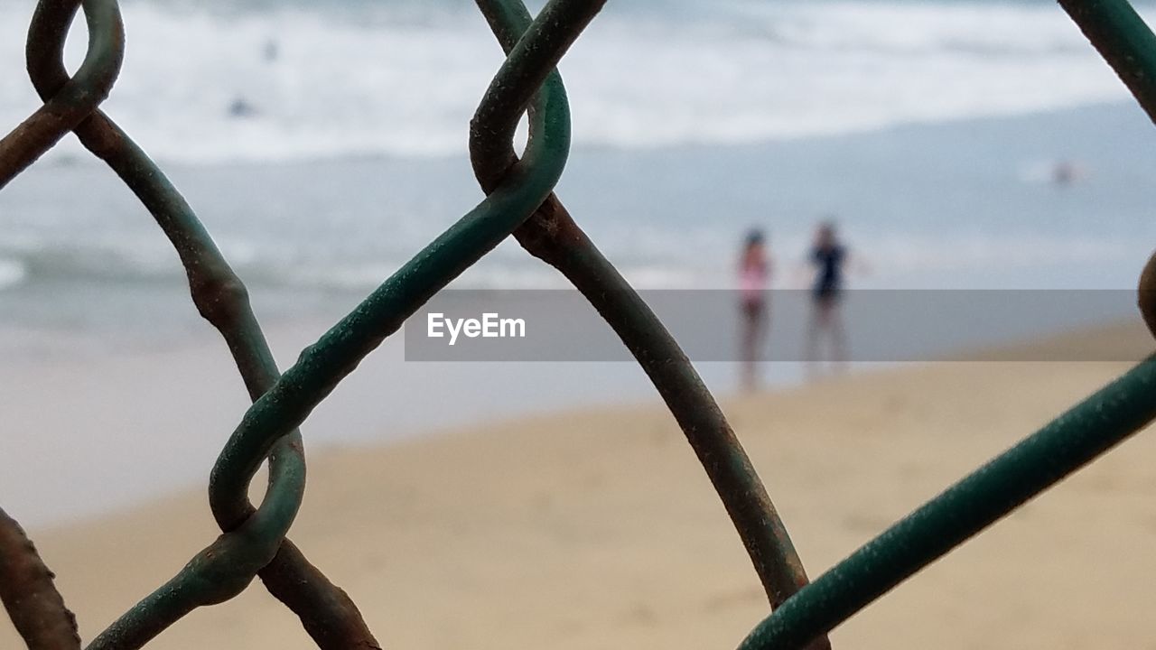 CLOSE-UP OF BARBED WIRE FENCE