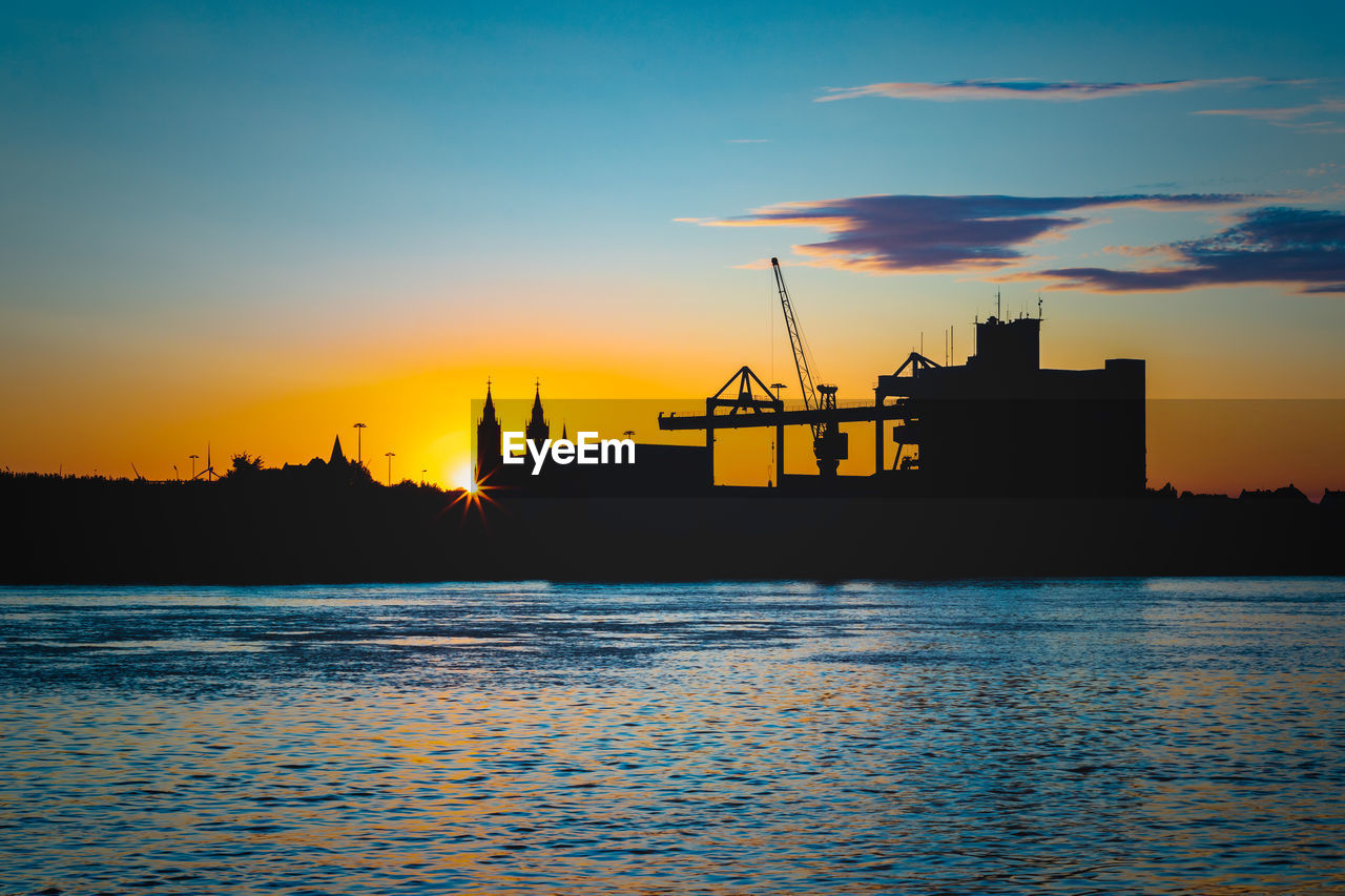 Sunset at the river rhine near worms, germany