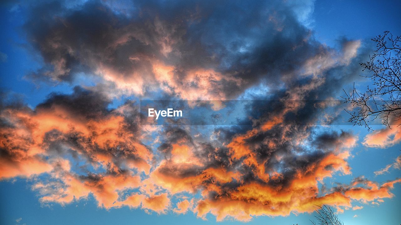 LOW ANGLE VIEW OF DRAMATIC SKY OVER CLOUDS