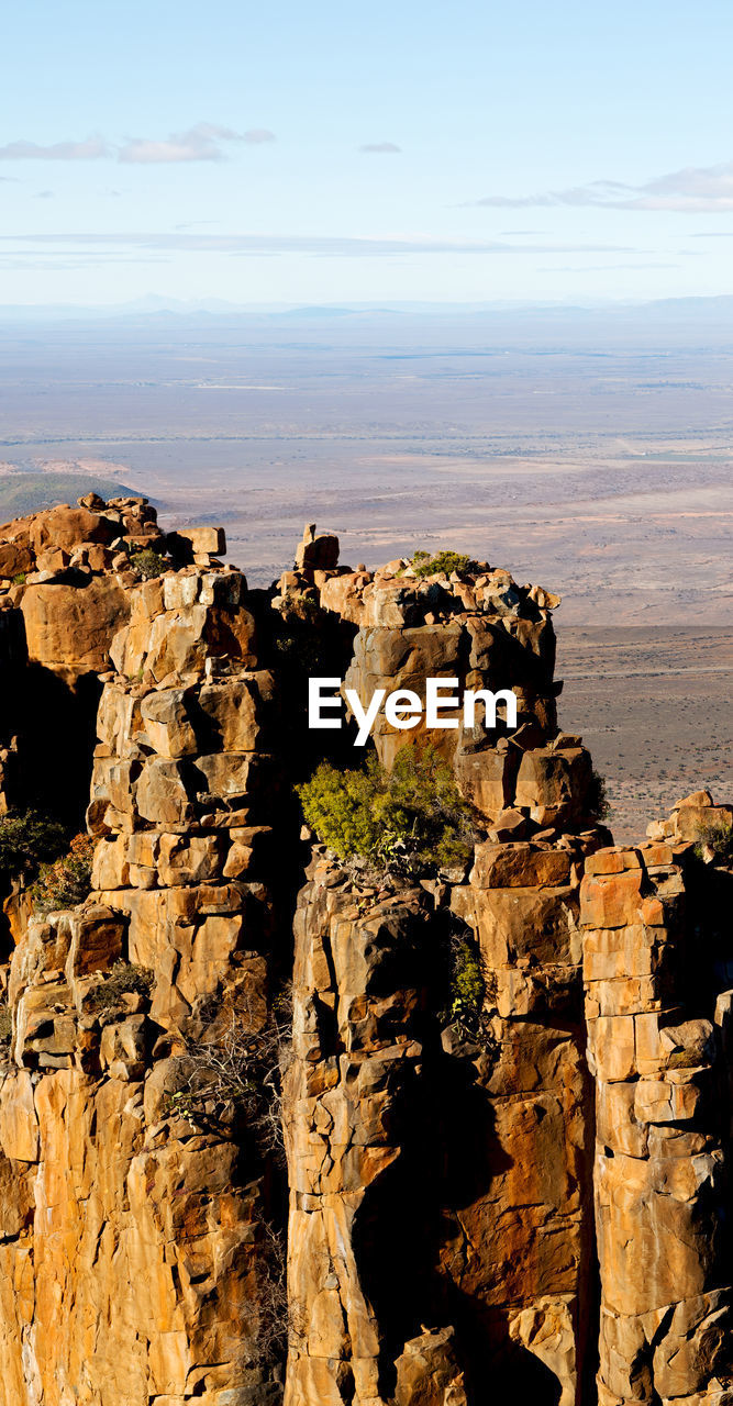 VIEW OF ROCK FORMATIONS IN THE BACKGROUND