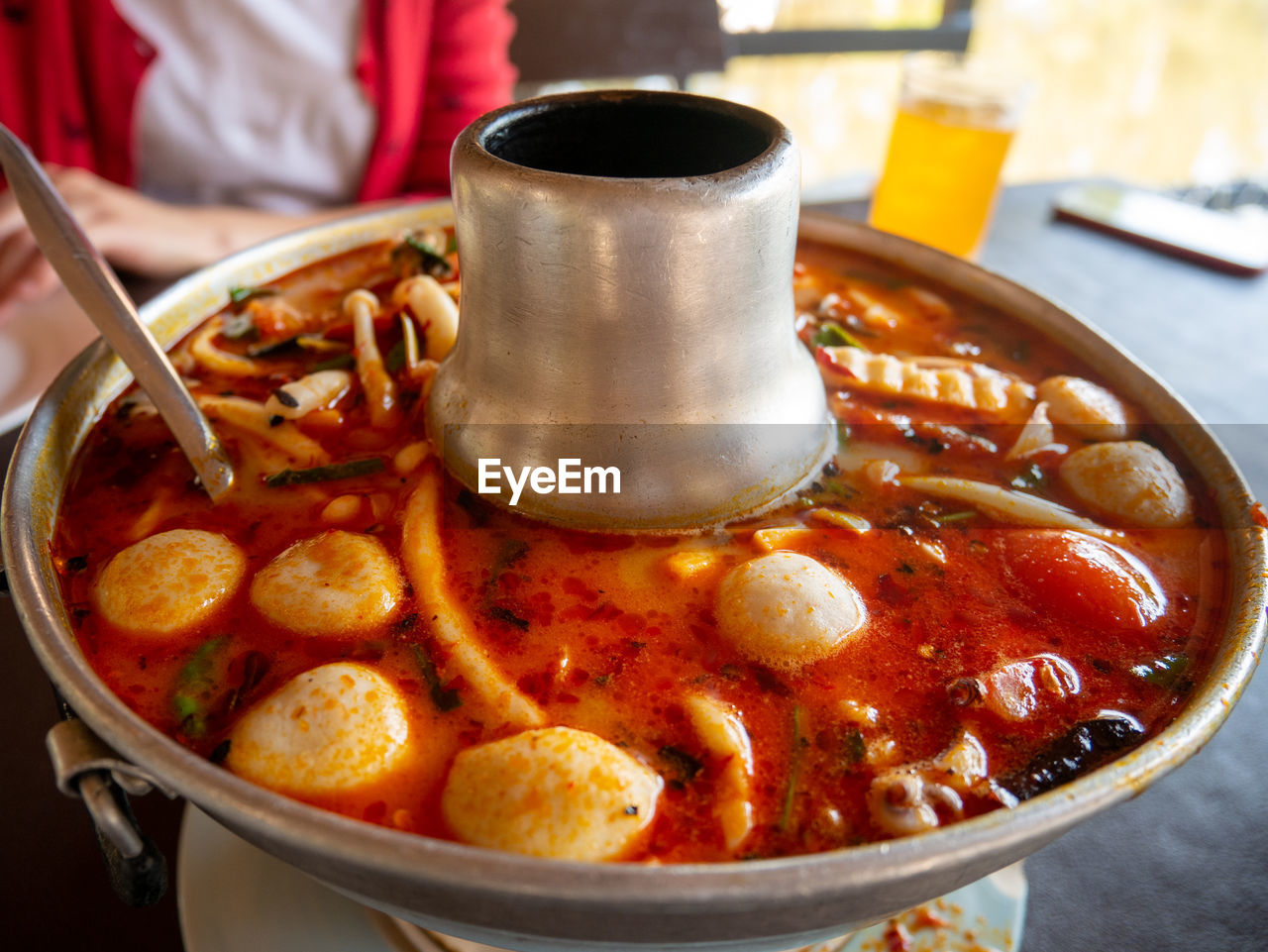 CLOSE-UP OF NOODLES IN BOWL